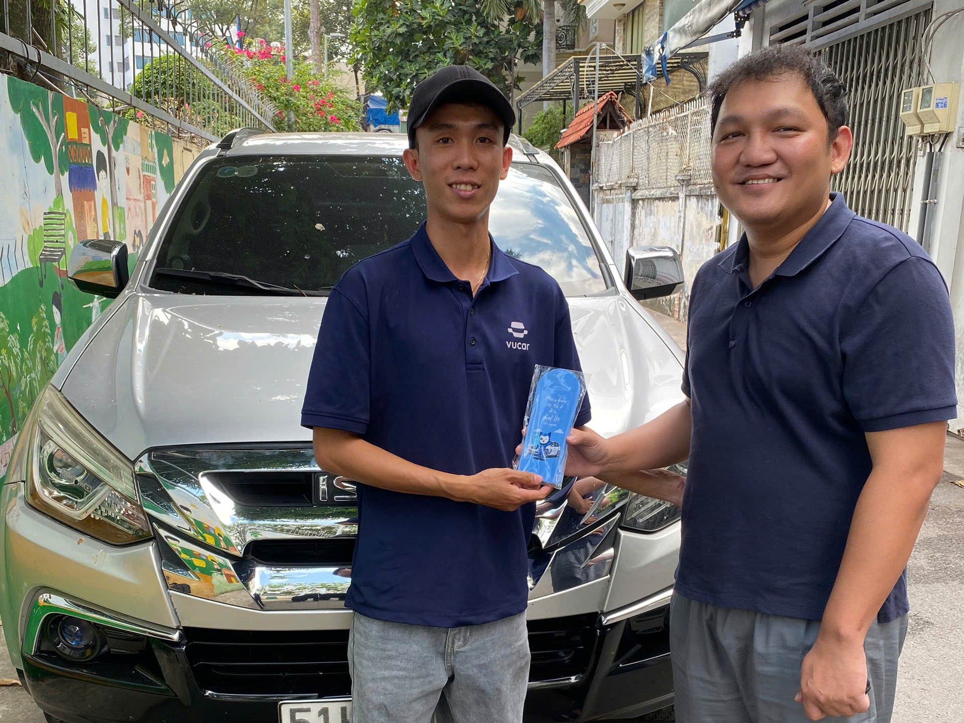 Anh Nguyễn D. — khách hàng mua bán xe qua Vucar