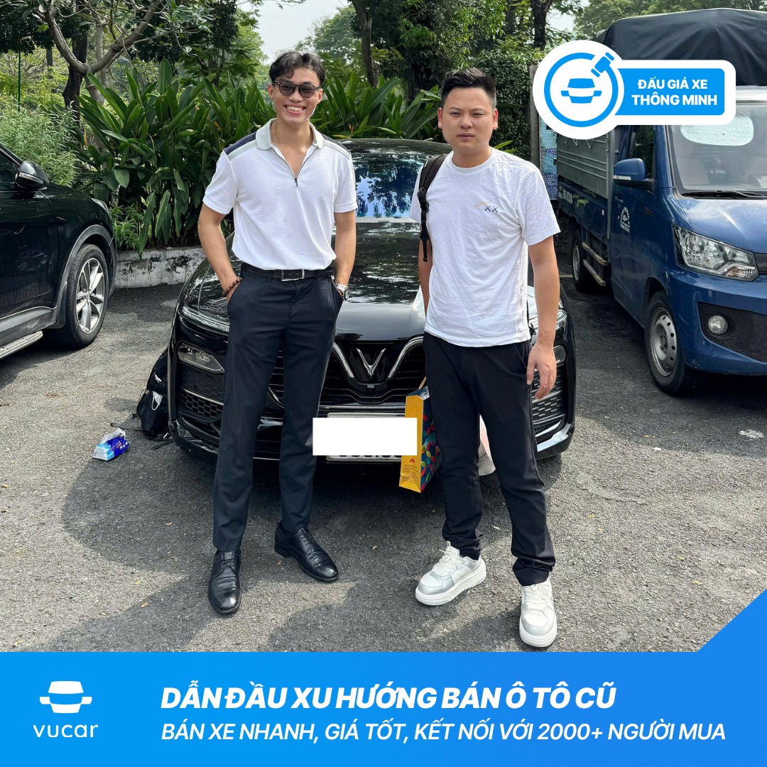 Anh Rex Chen bên VinFast Lux A 2021 trong câu chuyện bán xe qua Vucar